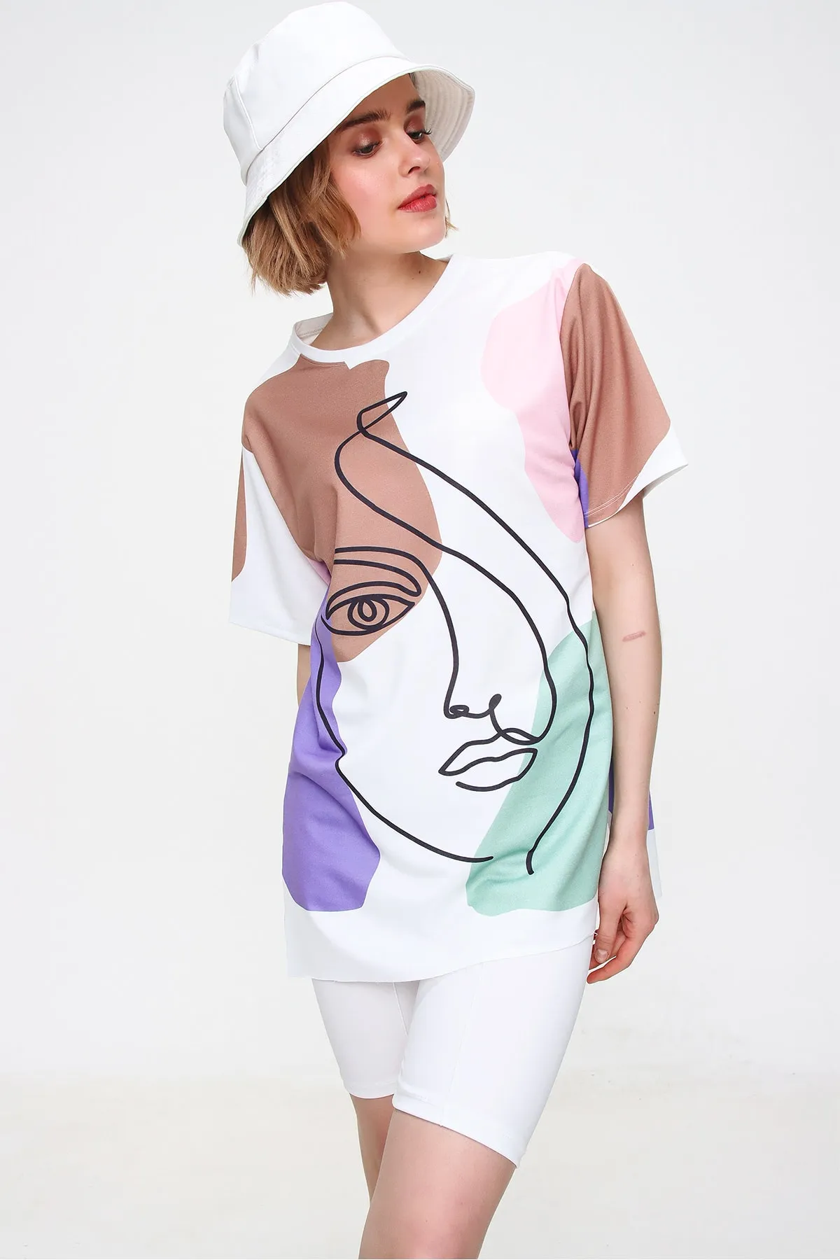 Trend Alaçatı Stili  Damen-Sweatshirt in Pulverform mit Rundhalsausschnitt und Digitaldruck und seitlichem Schlitz MDA-1106