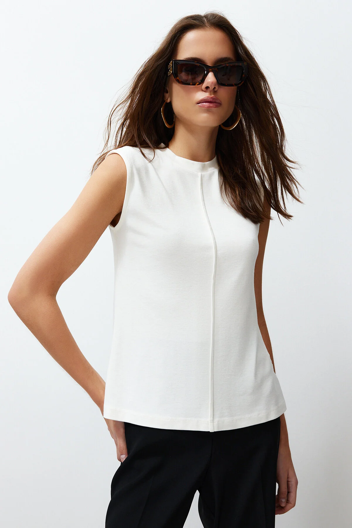Trendyol Collection  Ecrufarbene, taillierte/flexible Strickbluse aus Viskose/weichem Stoff TWOSS24BZ00432