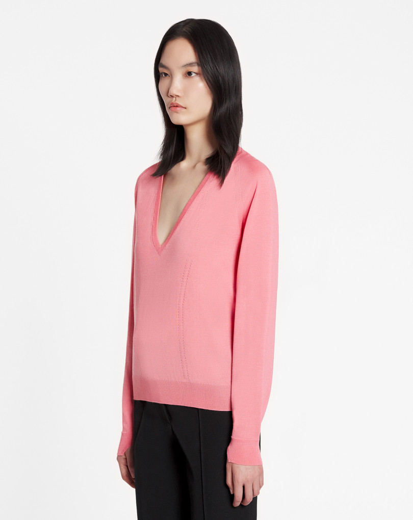 PULL À COL V EN MAILLE