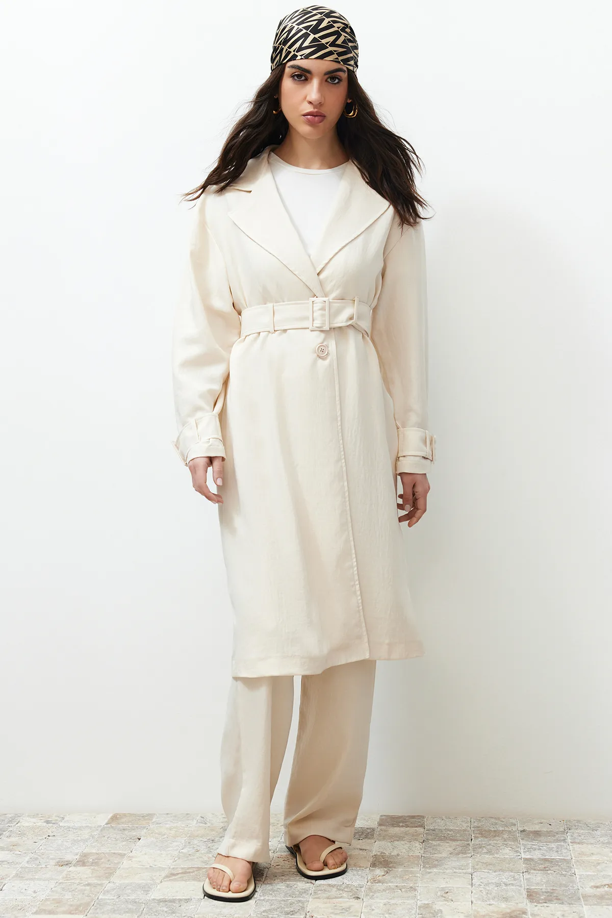 Trendyol Modest  Set aus Kimono-Hose mit gewebtem Unterteil und Oberteil im Stone Trench-Stil TCTSS24US00024