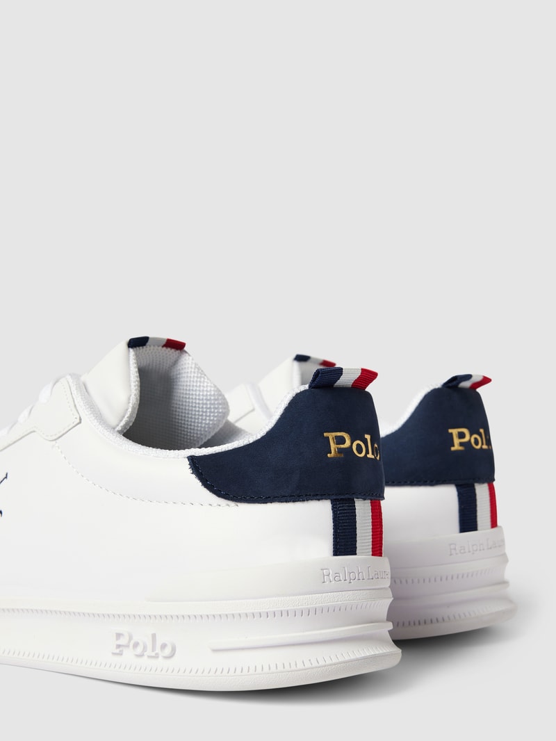 Sneaker mit Label-Details in weiß