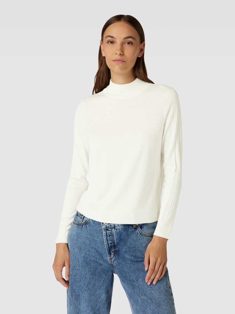 Strickpullover mit Stehkragen in offwhite