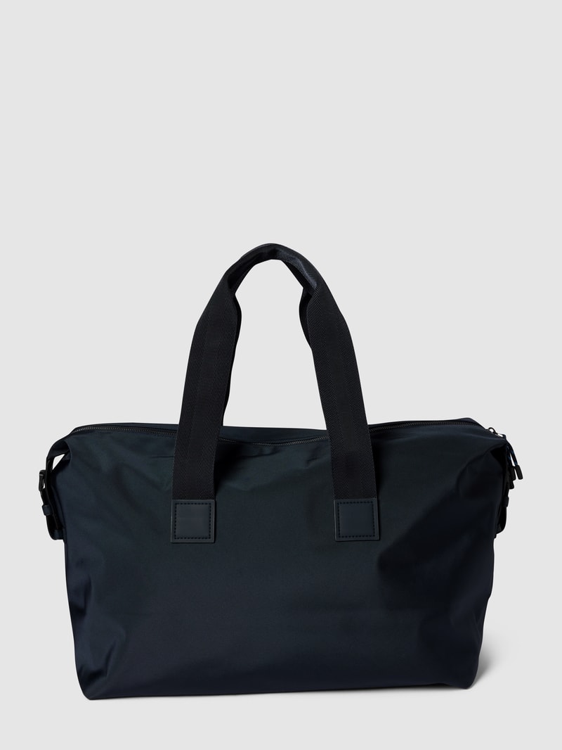 Sporttasche mit Label-Detail in Teddyfell-Optik Modell 'Catch' in marineblau