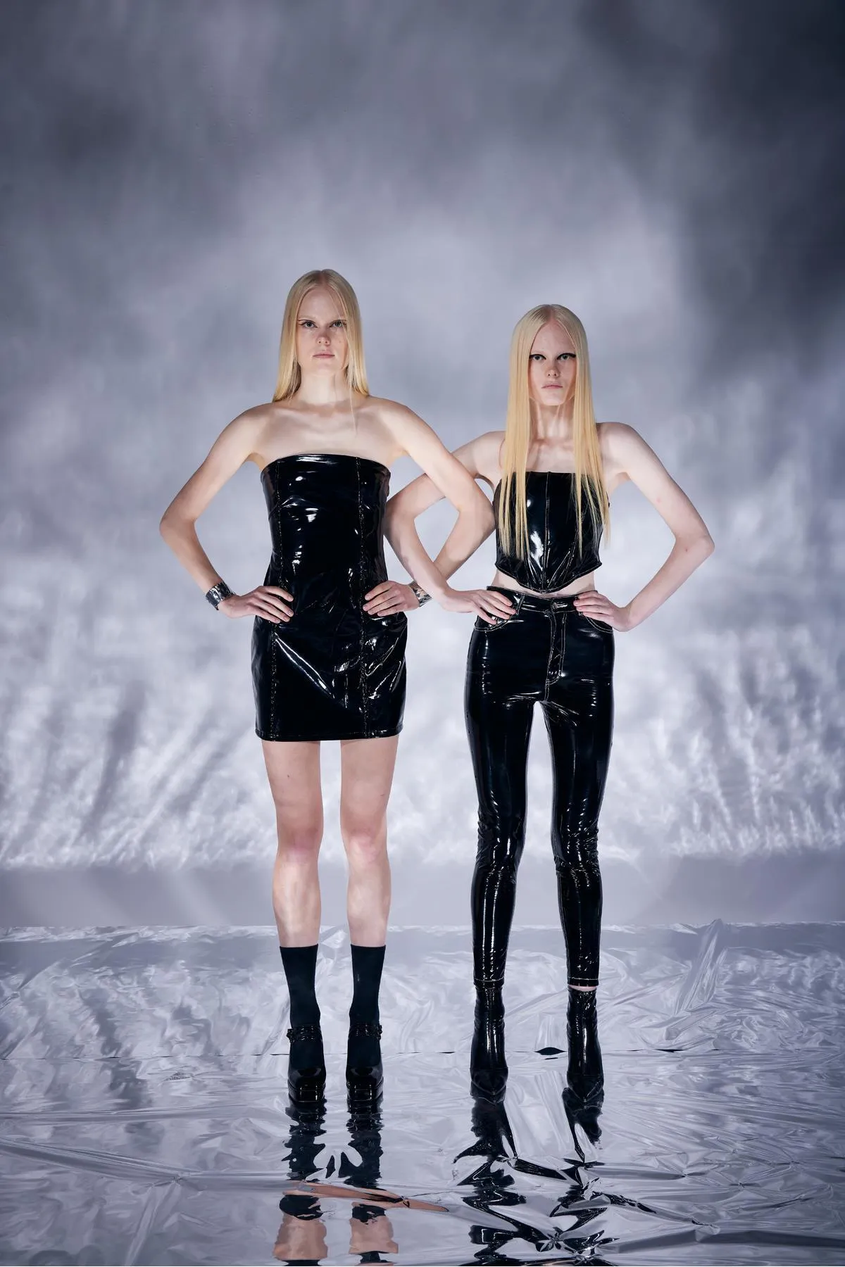 HOLLY LOLLY  Bria-Hose aus Lackleder mit hoher Taille in Schwarz