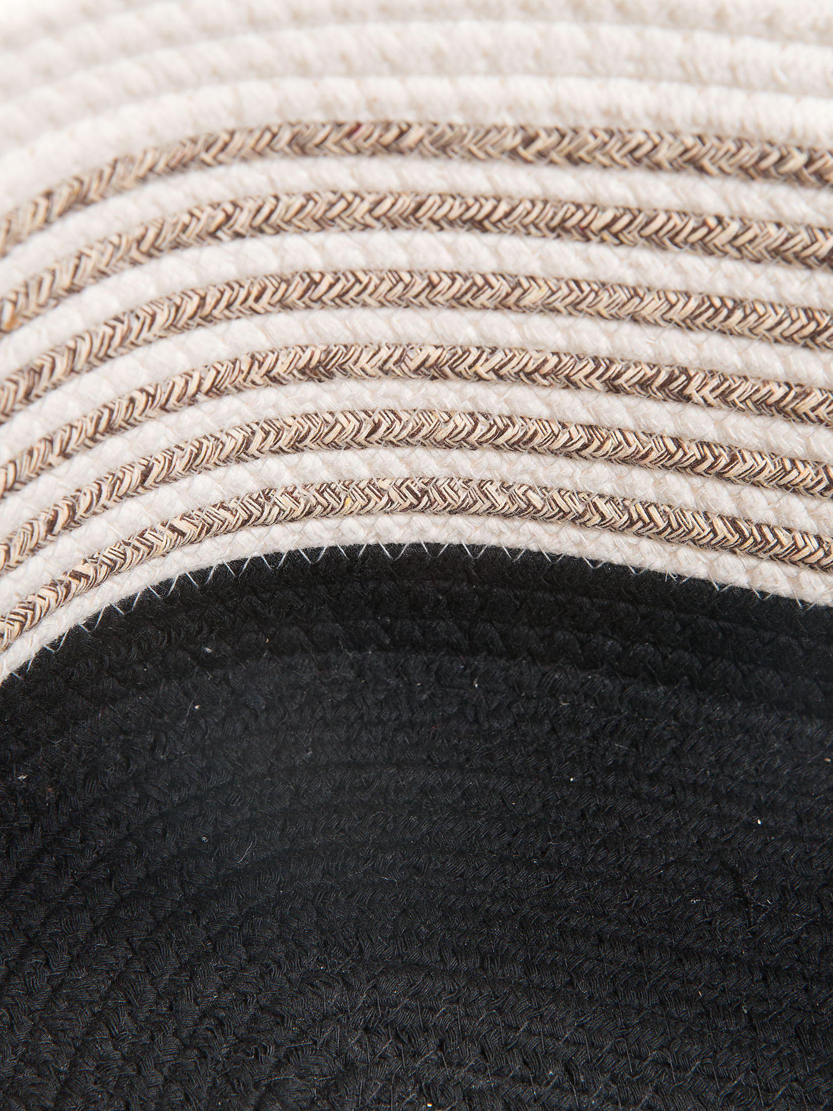 Alvarja Korb, Brown Stripes