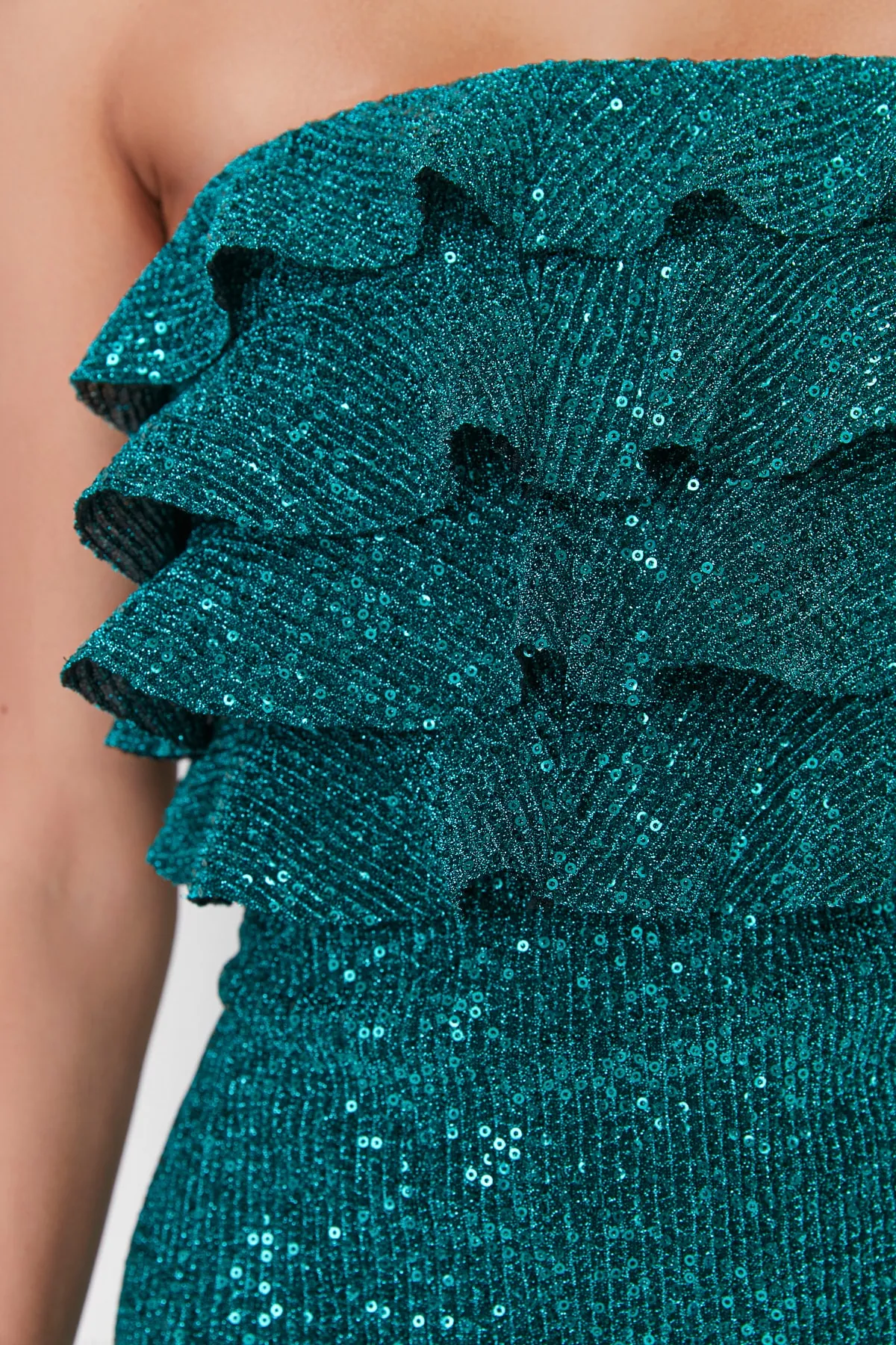Trendyol Collection  Grünes Pailletten-Abendkleid TPRSS22EL2015