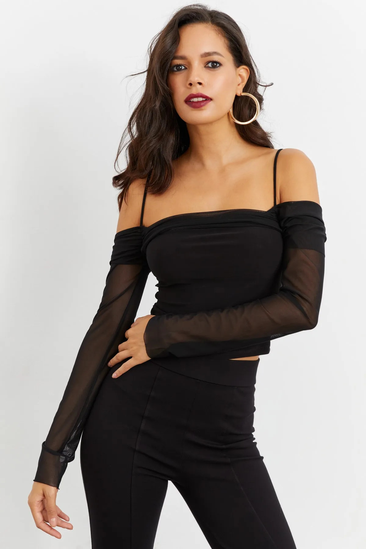Cool & Sexy  Damen-Bluse mit schwarzen Ärmeln und Madonna-Kragen aus Tüll, B1927