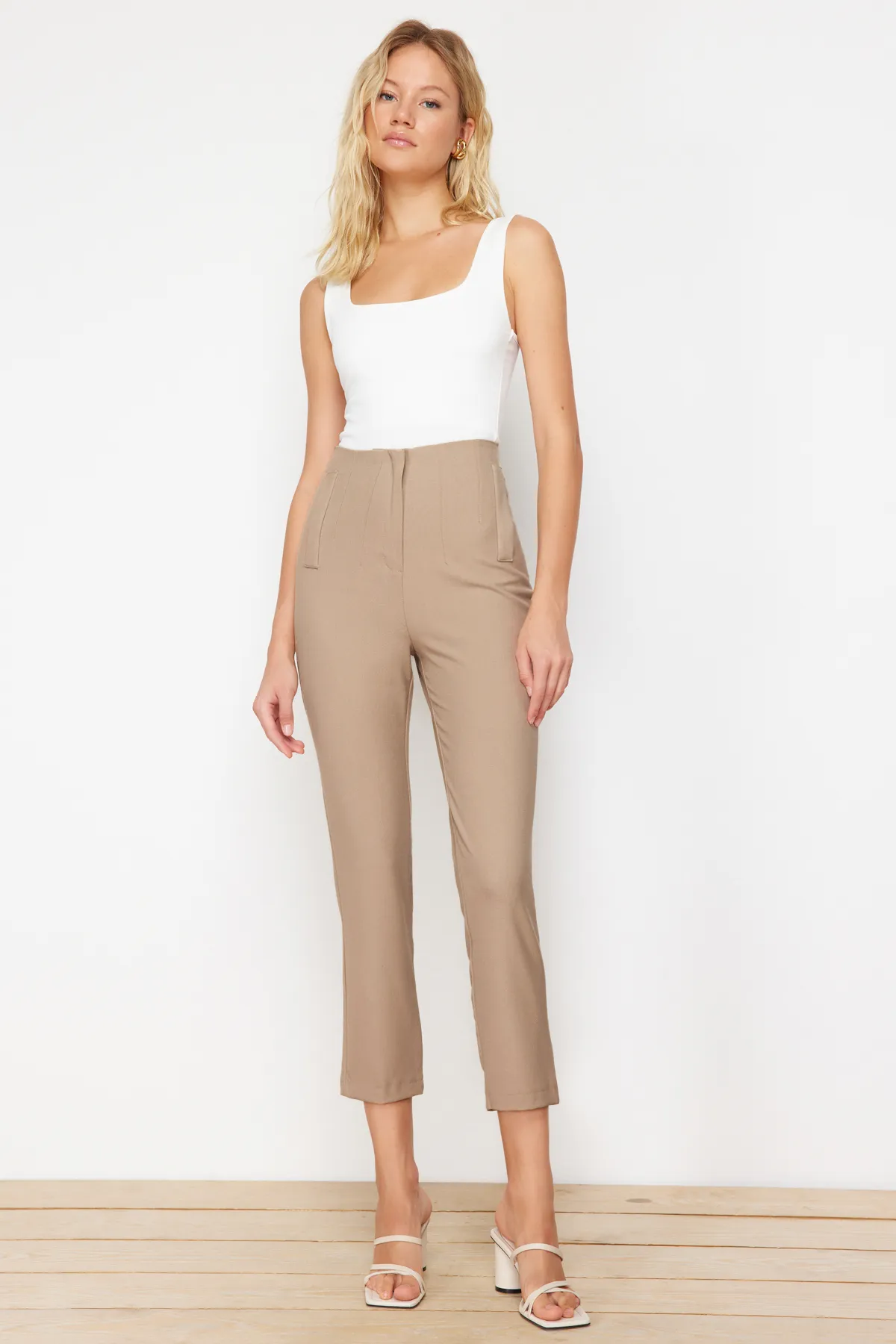 Trendyol Collection  Beige Zigaretten-Dichtmasse - Polyviscon-Gewebte Hose TWOSS24PL00029