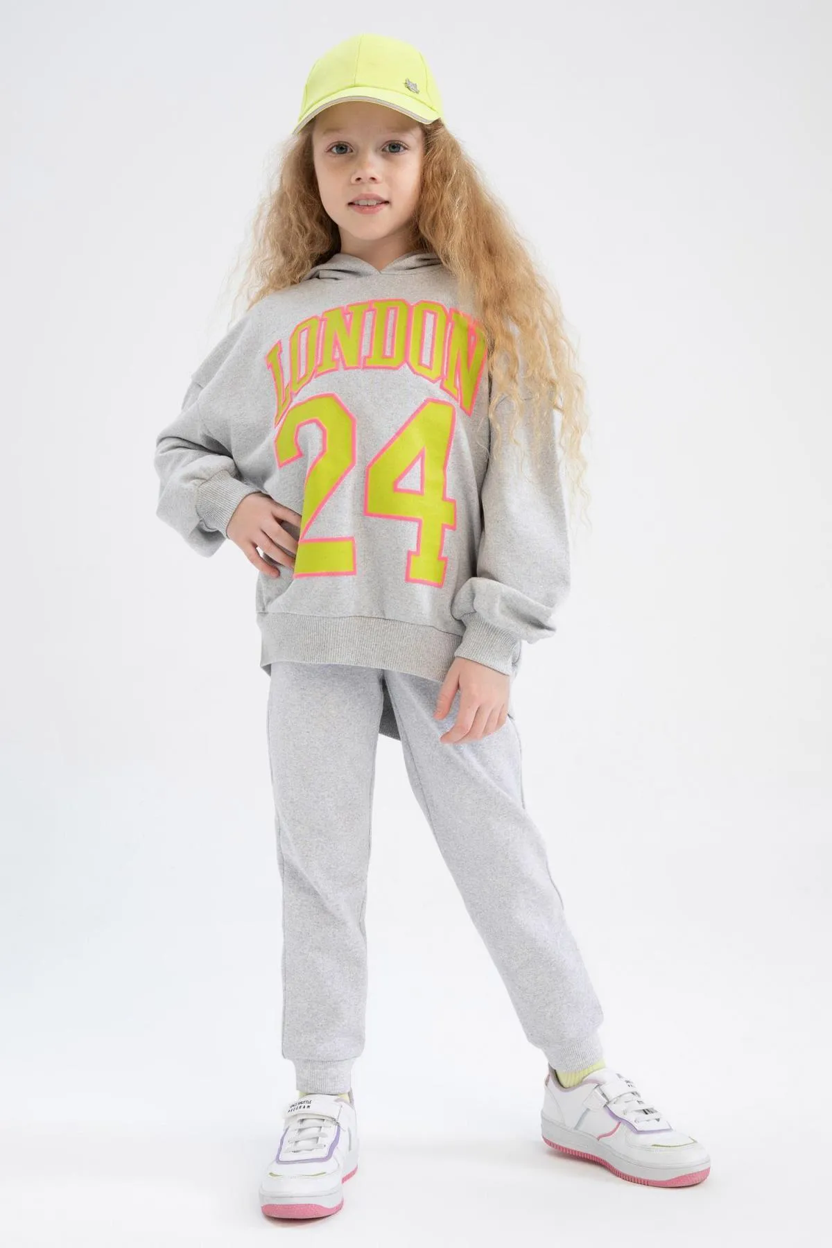 DeFacto  Bedrucktes Kapuzensweatshirt mit Oversize-Passform für Mädchen Z7848a623sp