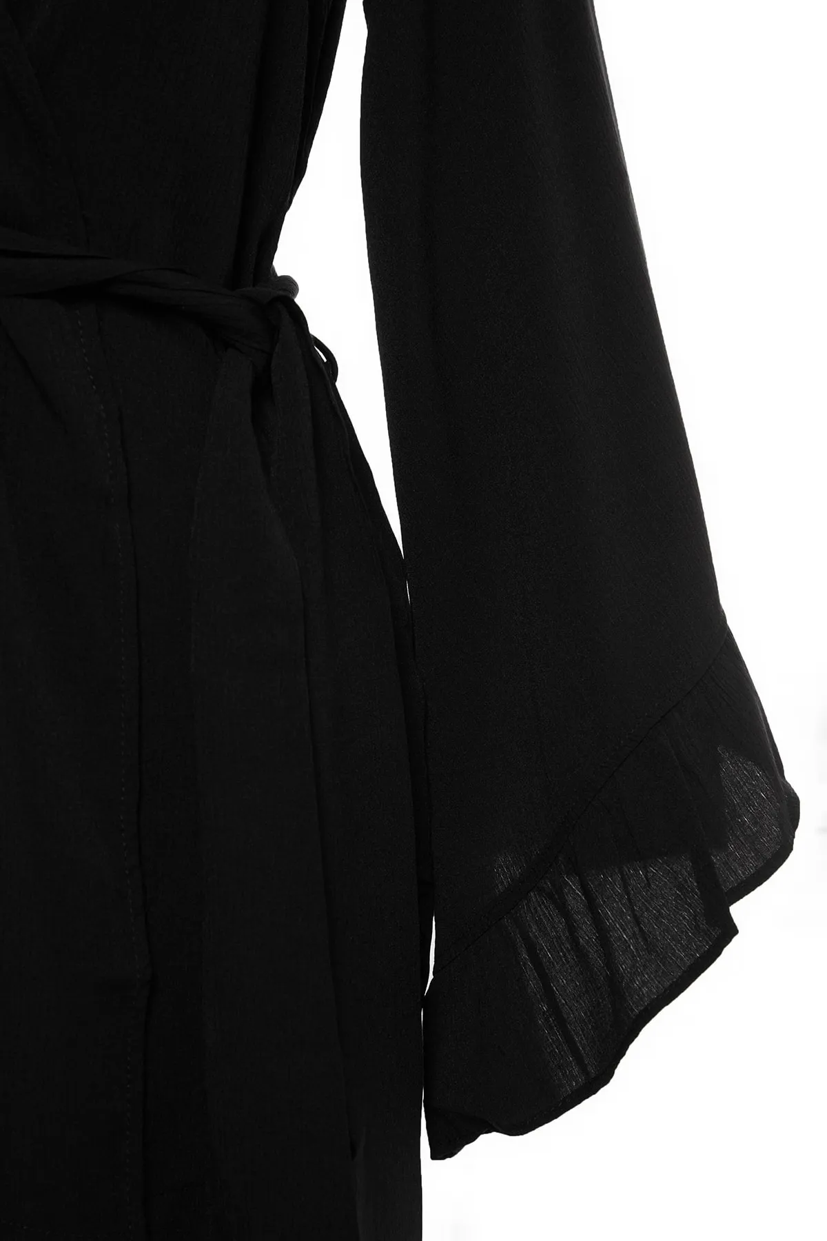 Trendyol Collection  Schwarzer, gewebter Mini-Kimono und Kaftan mit Gürtel und Gürtel TBESS21KM0002