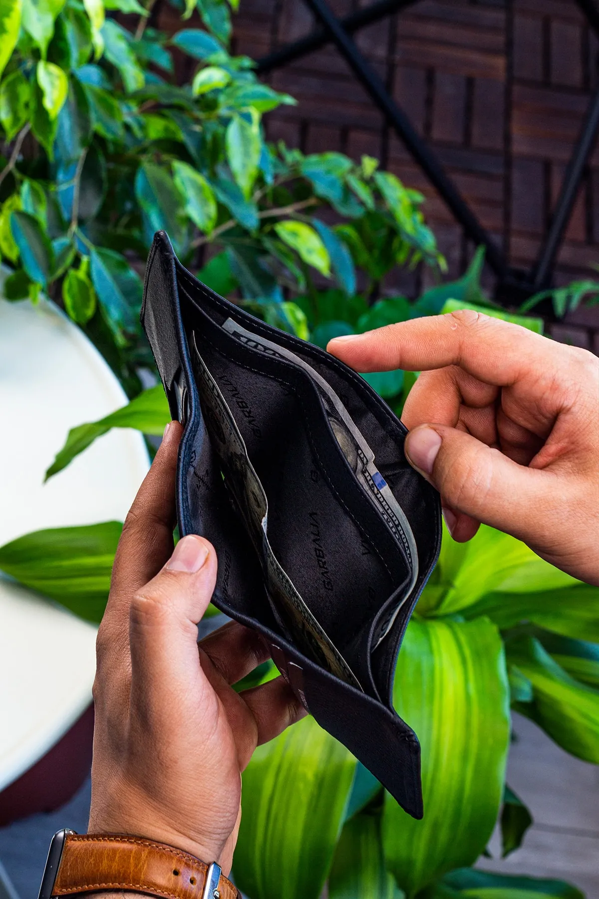 Garbalia  Schwarze Western-Geldbörse aus 100 % echtem Leder mit Magnetabdeckung
