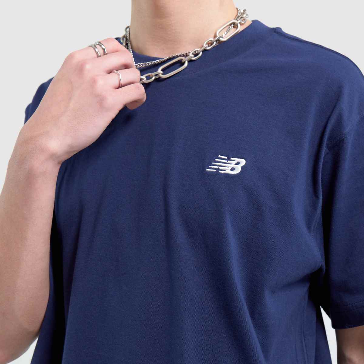 New Balance – Marinblå sport-t-shirt i bomull