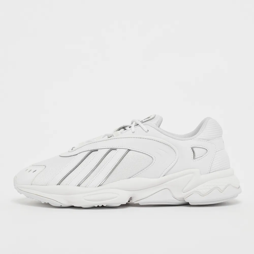adidas Oztral ID9790 / weiss