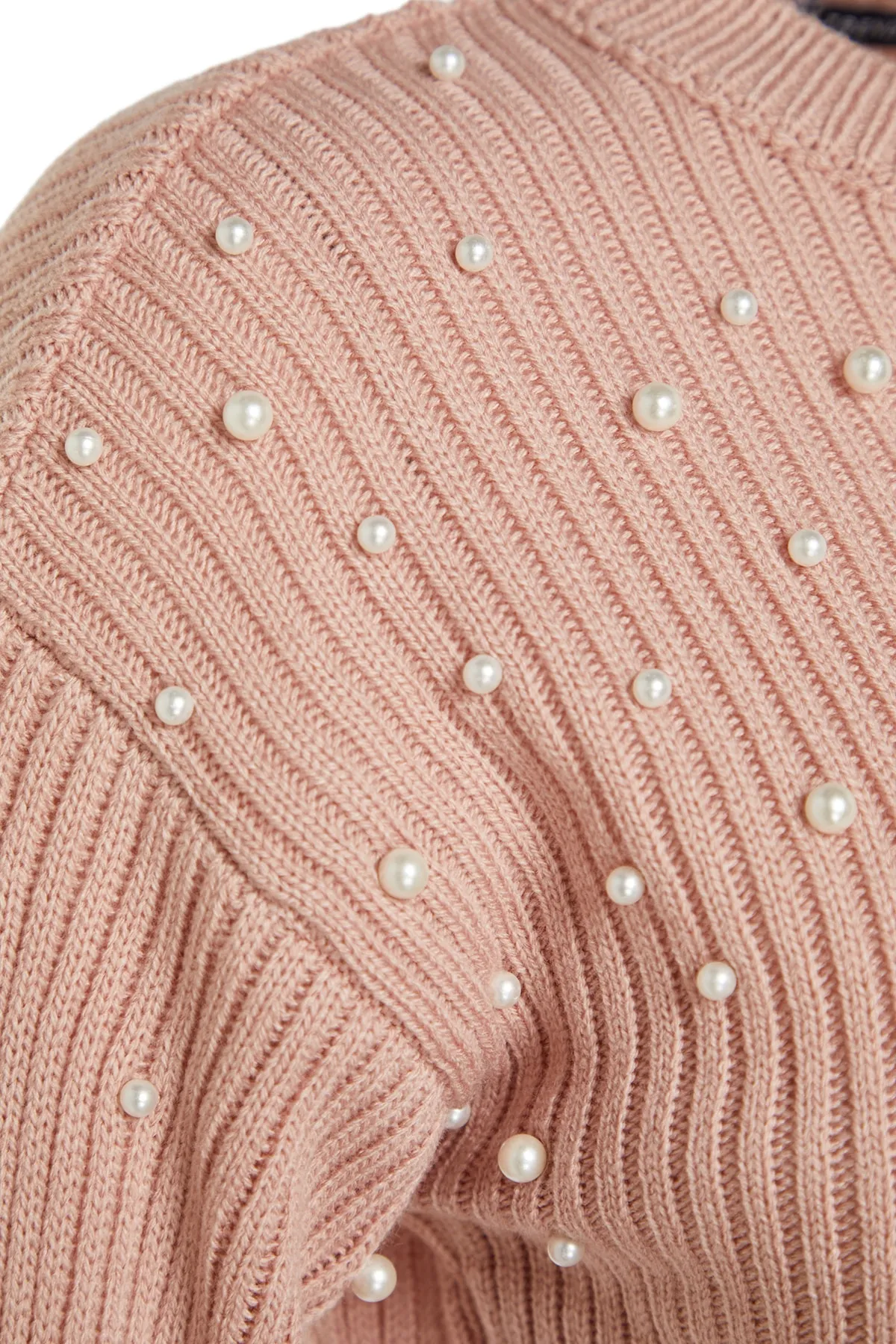 Trendyol Collection  Pullover mit Rundhalsausschnitt und Perlendetail in Puder TWOAW22KZ1493