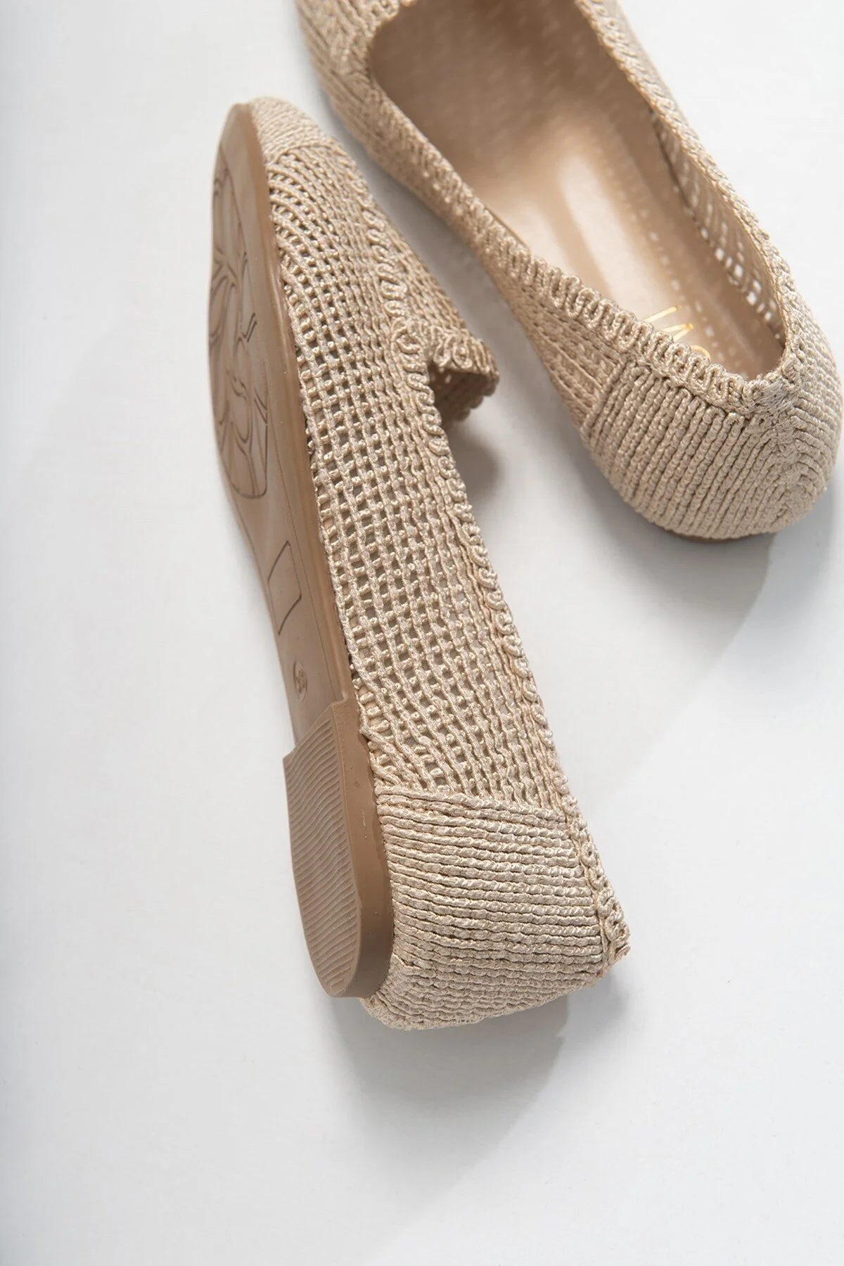 LuviShoes  Cremefarbene gestrickte Ballerinas für Damen