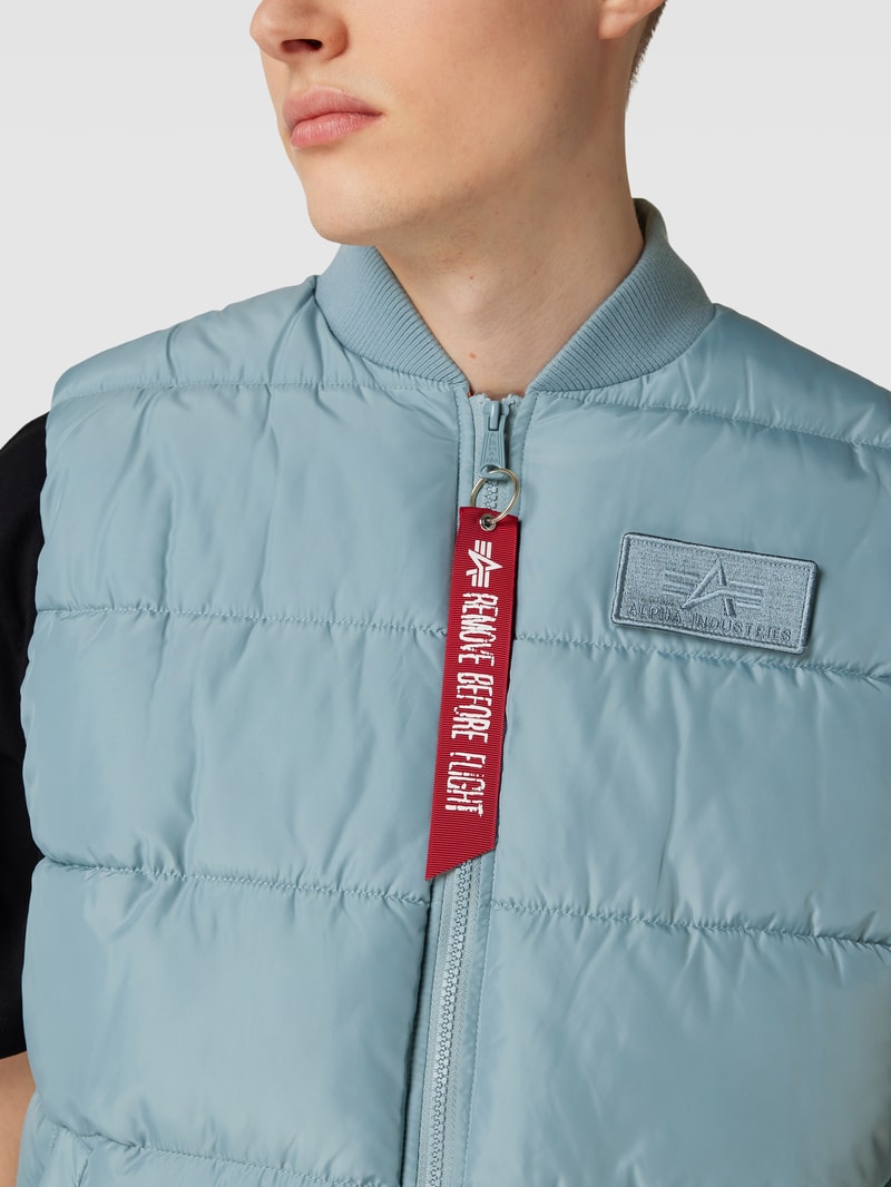 Steppweste mit Label-Detail in hellgrau
