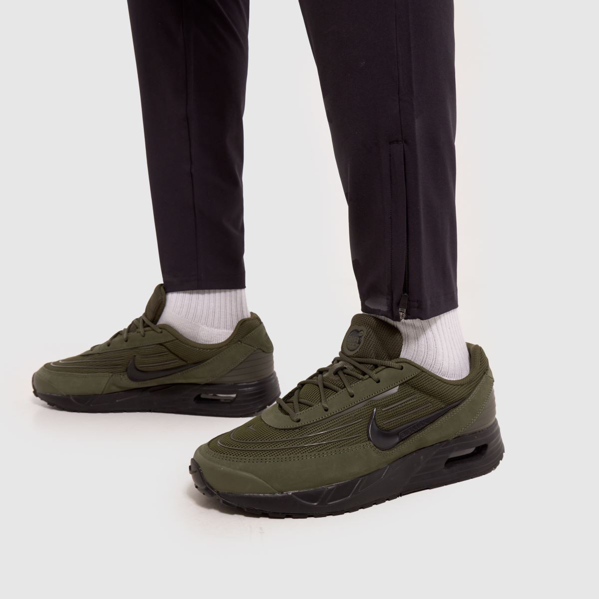 Športni copati Nike Air Max Verse v kaki barvi