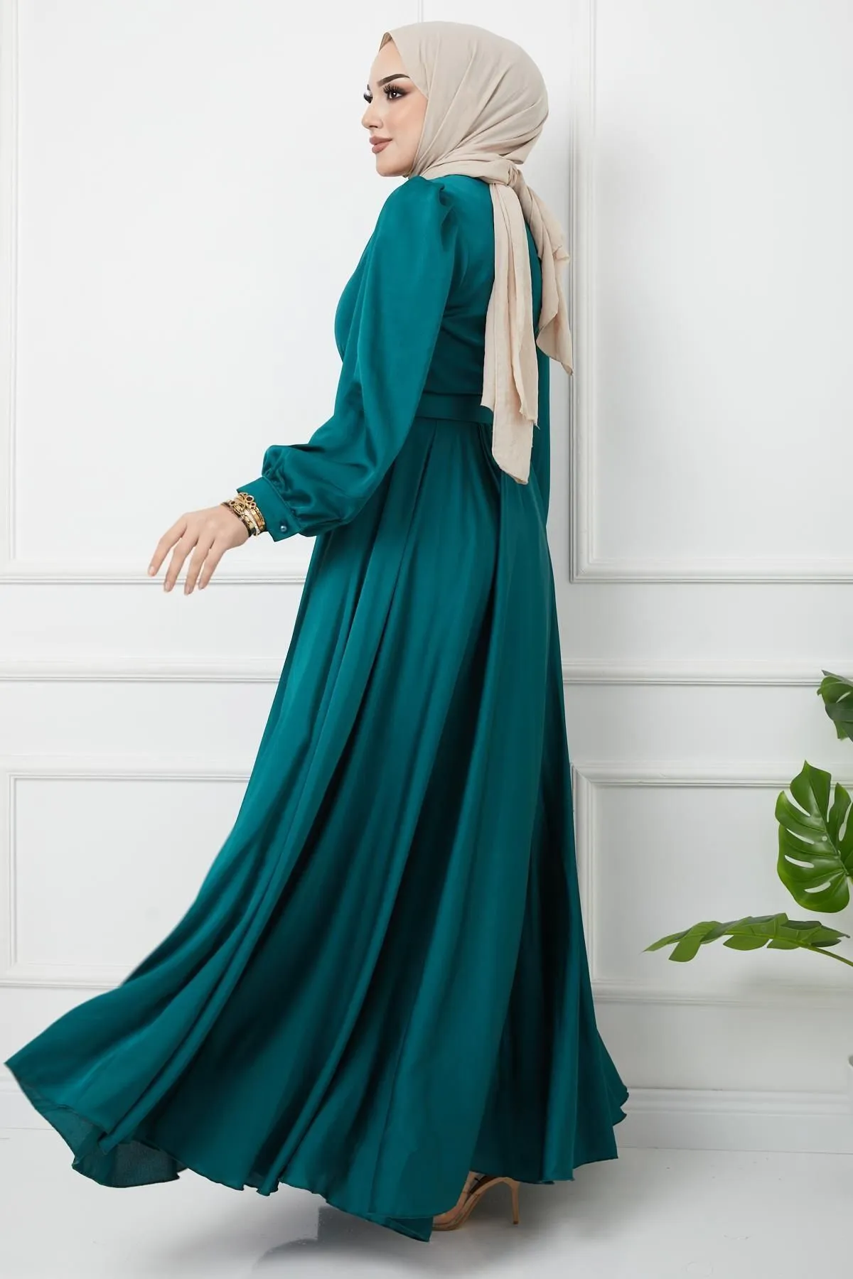 Olcay  Ausgestelltes Abendkleid mit Gürtelzubehör Grün 1602