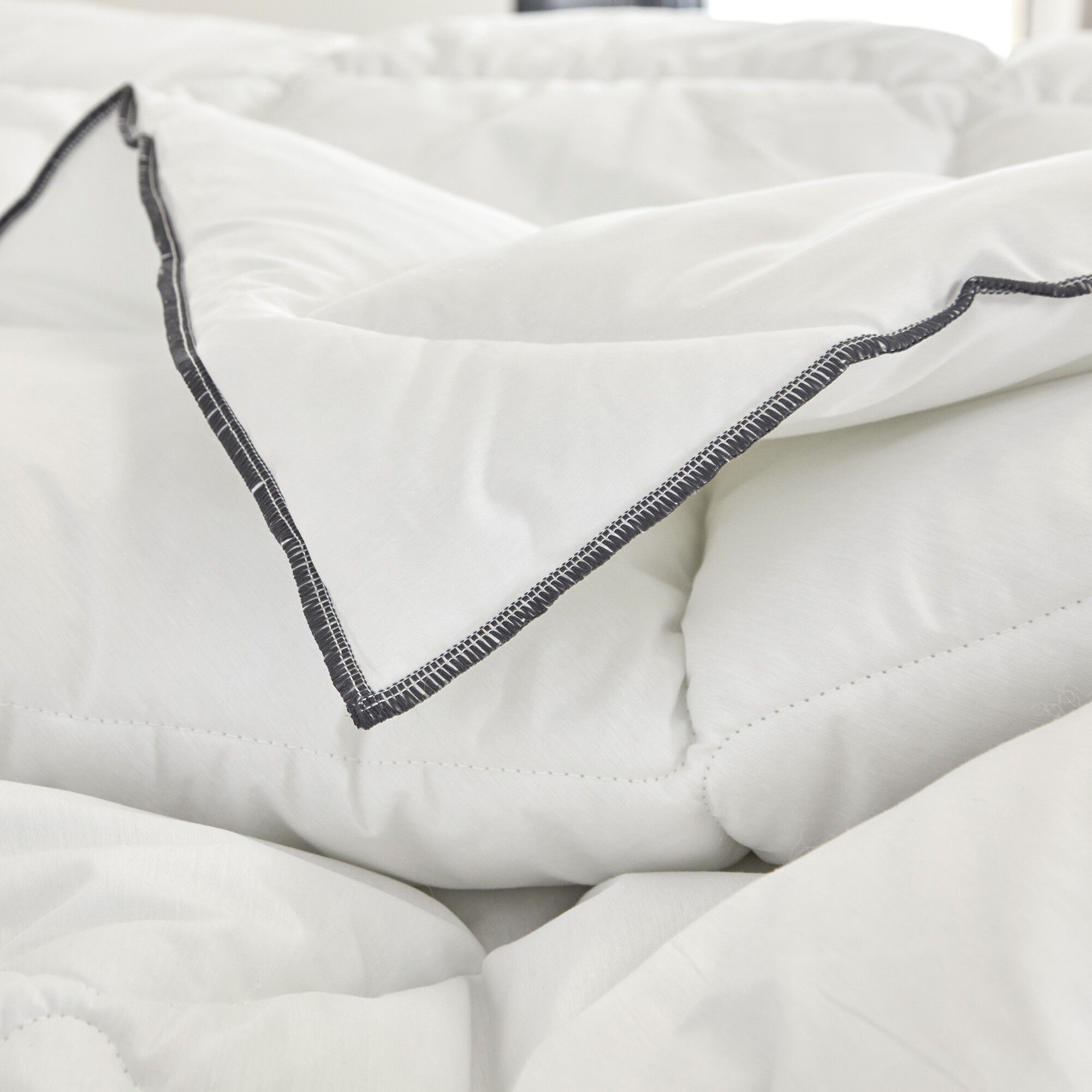 EDONA Couette confort 400 g/m² piquage serré fabriquée en France, collection 