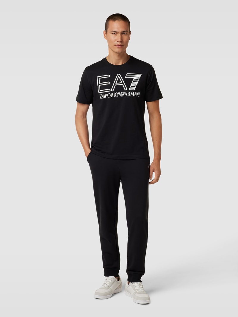 T-Shirt mit Label-Print in schwarz