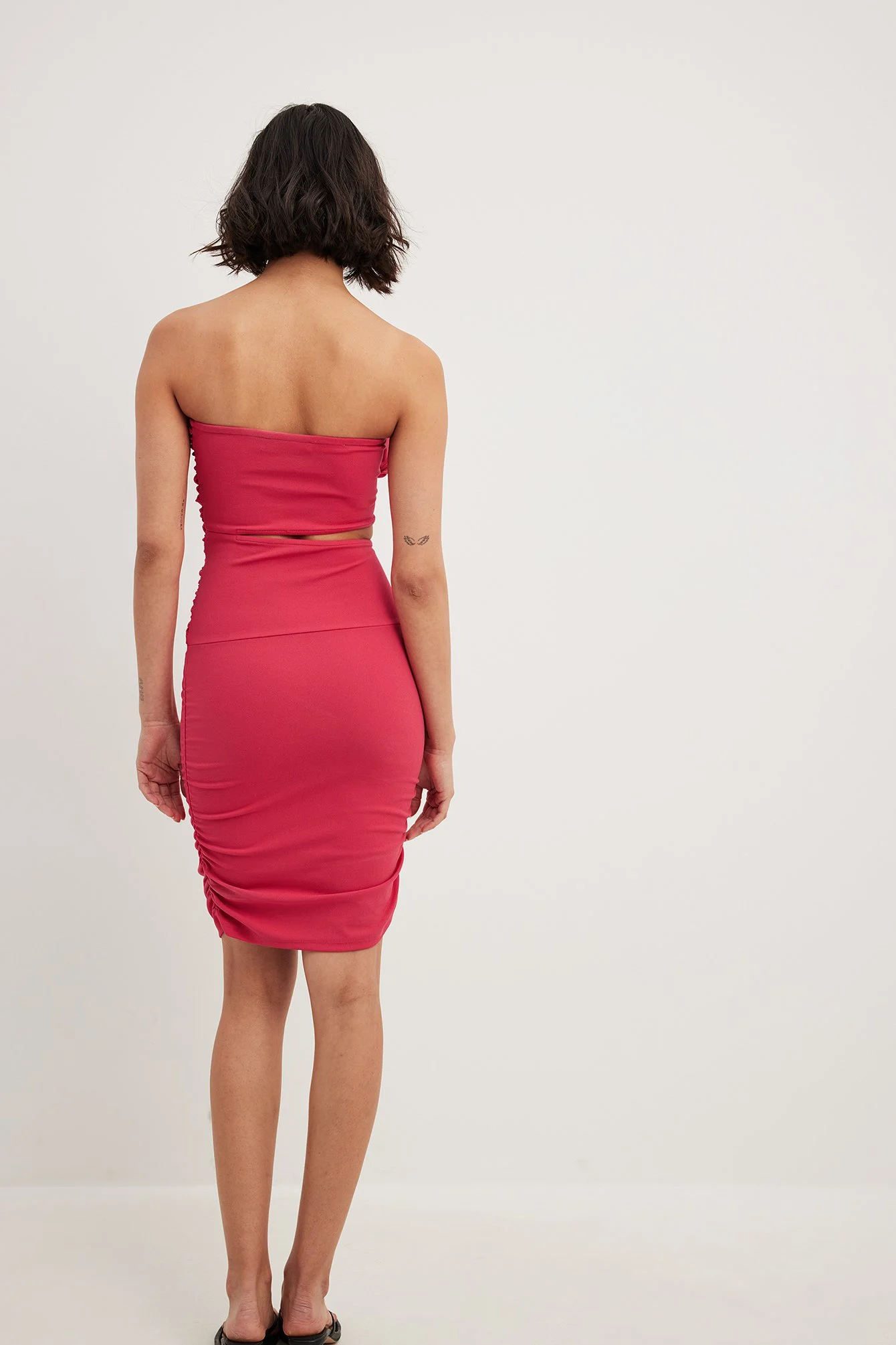 Ausgeschnittenes Minikleid mit Rosen