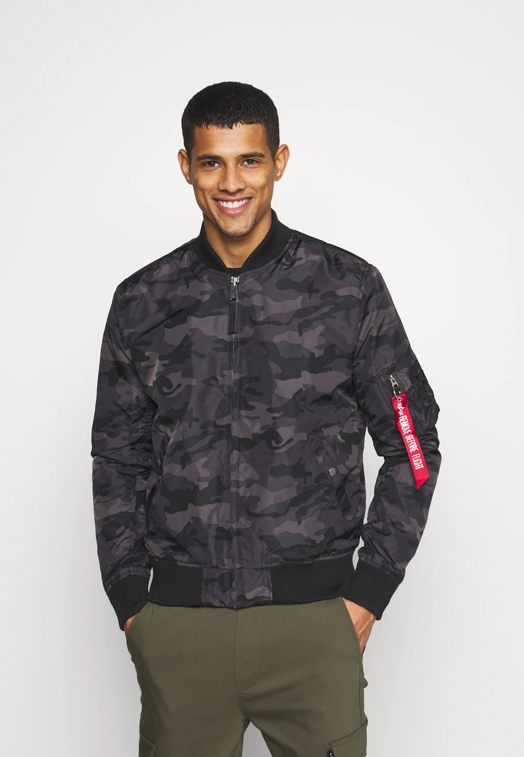 Chaqueta bomber Alpha Industries CAMO