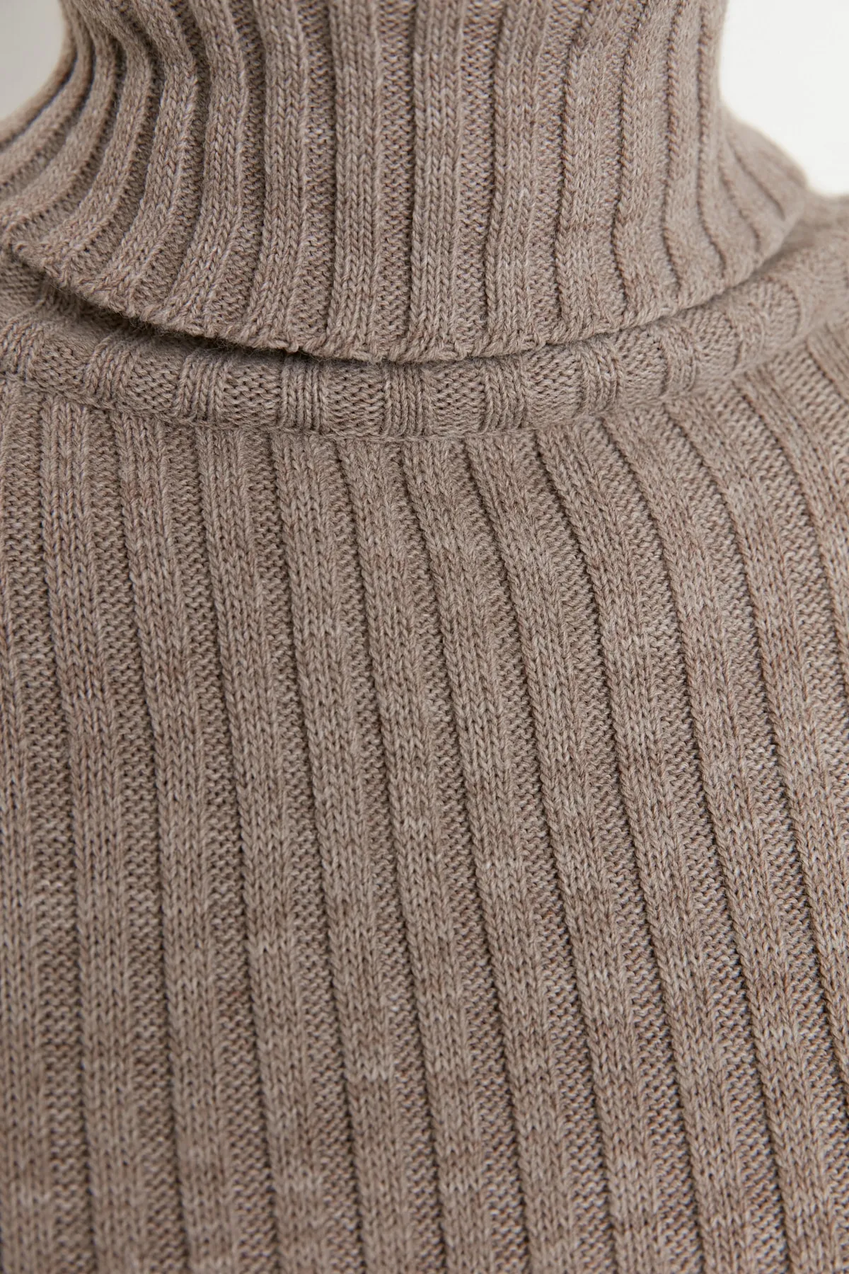 Trendyol Collection  Brauner kurzer Basic-Strickpullover TWOAW22KZ0223