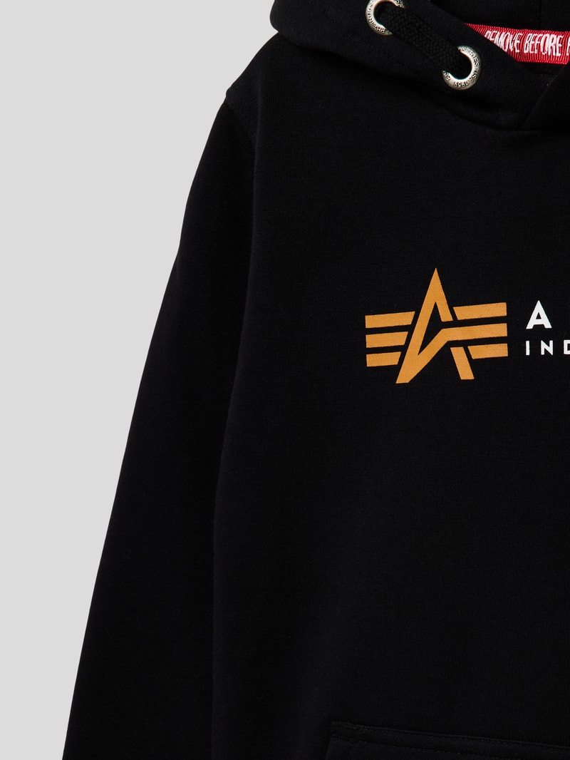 Hoodie mit Label-Print in schwarz