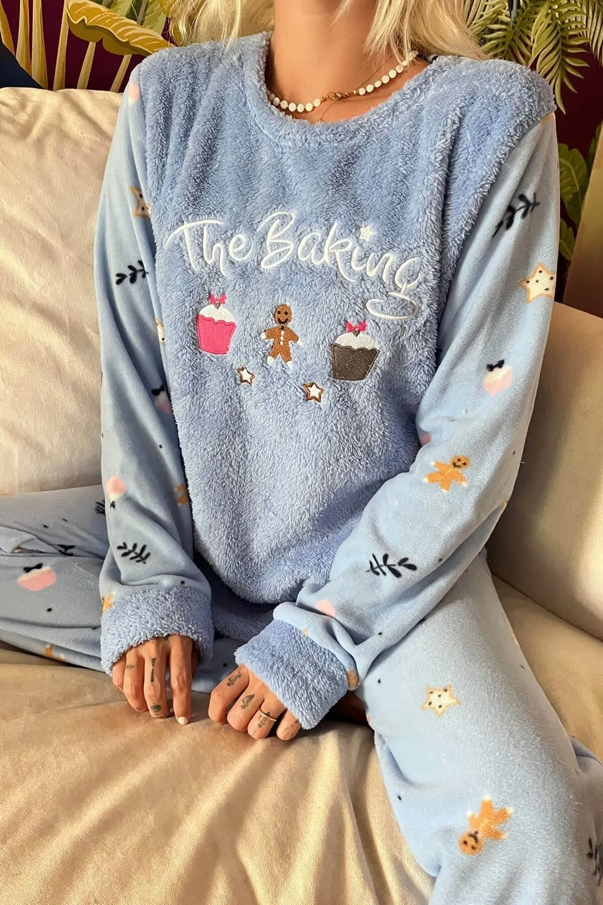 Pijamaevi  Blaues, gemustertes Plüsch-Pyjama-Set für Damen