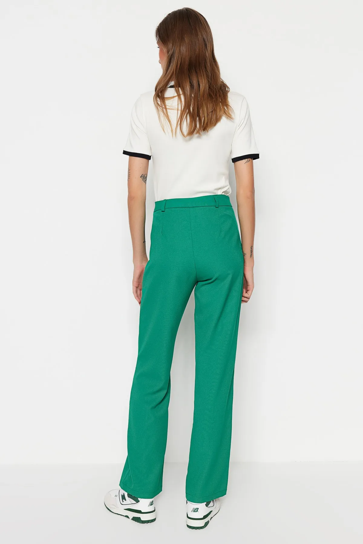 Trendyol Collection  Smaragdgrüne, gerade geschnittene, gerippte, genähte Webhose mit hoher Taille TWOSS21PL0093