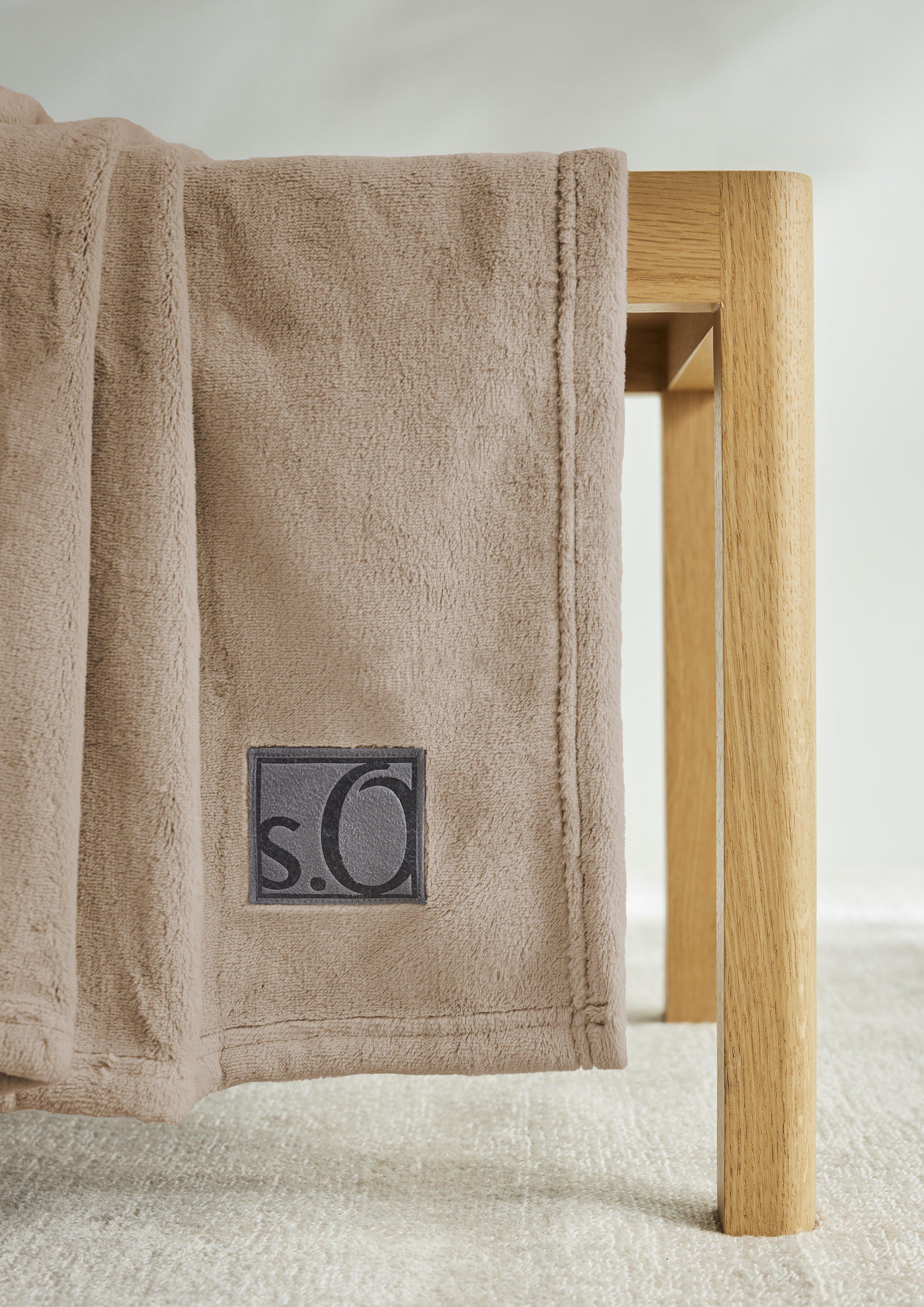 Weiche Decke mit Logo-Detail  6008754-350