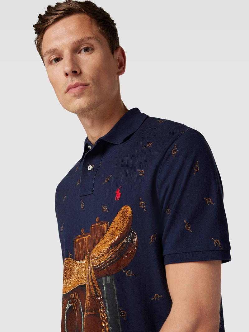 Poloshirt mit Motiv-Print in dunkelblau
