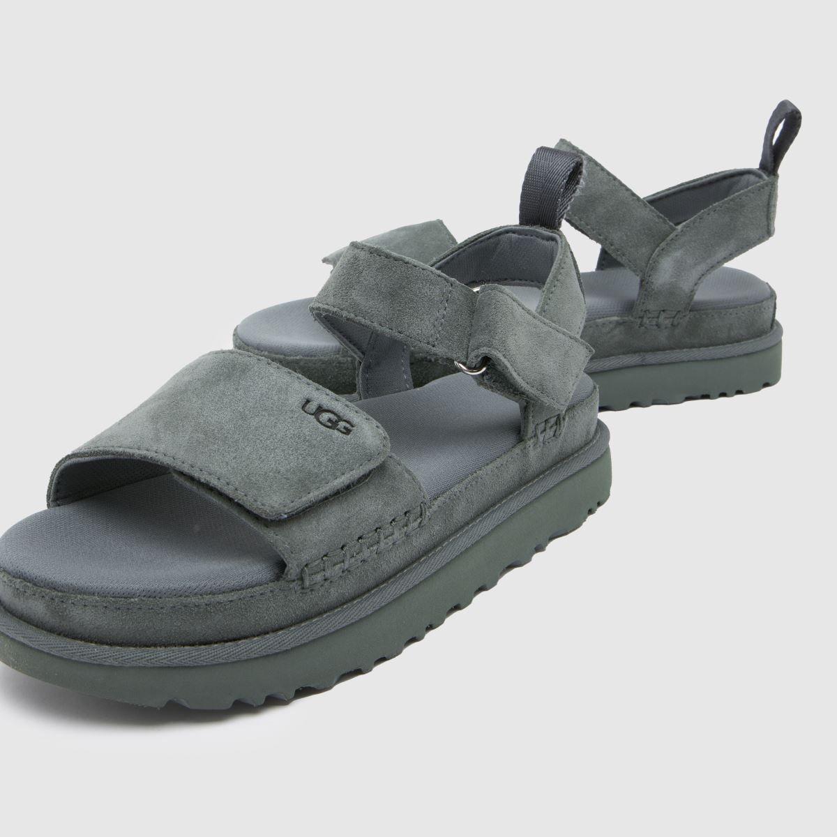 UGG Goldenstar szandálok esőben