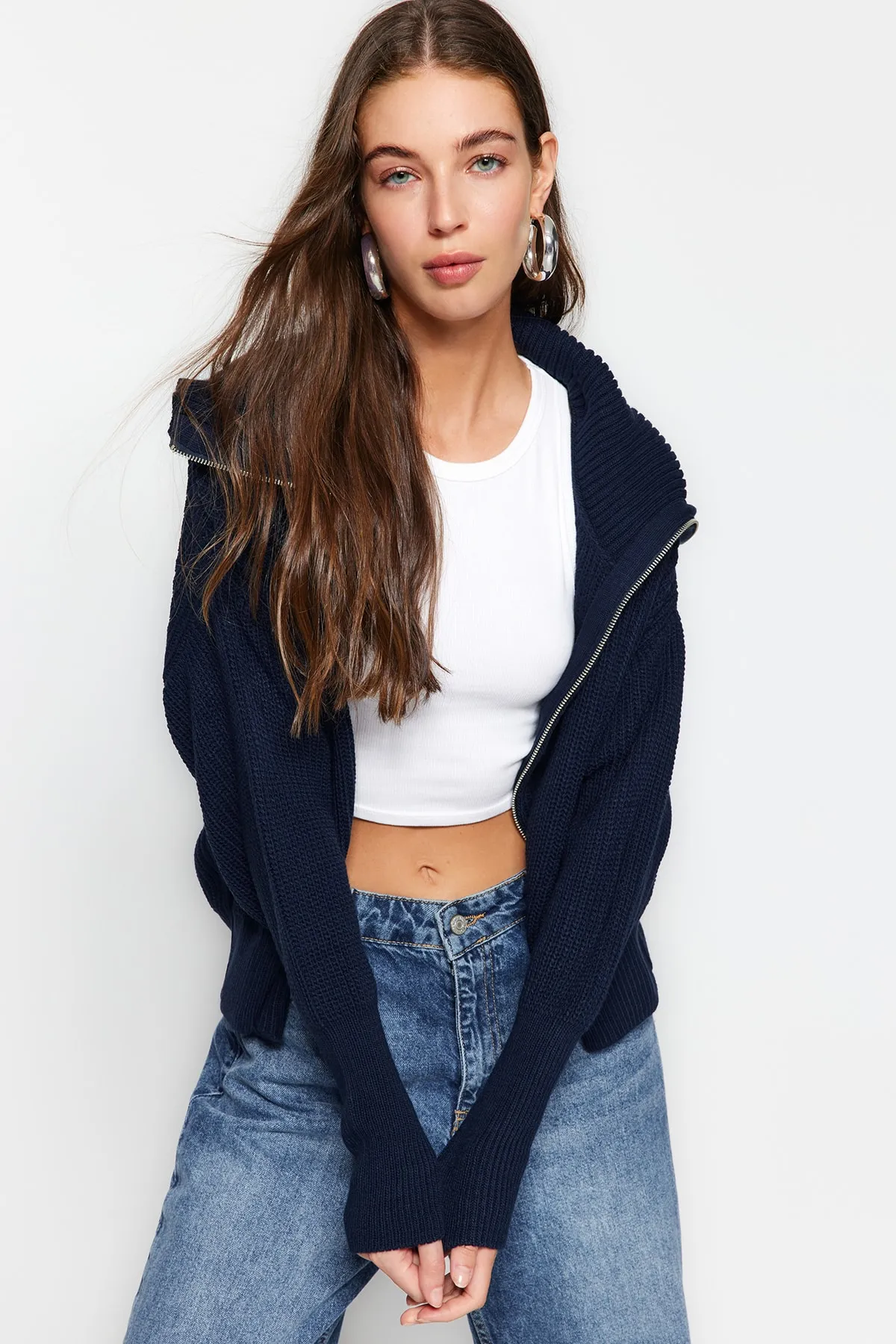 Trendyol Collection  Marineblauer Strick-Cardigan mit Degaje-Kragen und Reißverschluss TWOAW24HI00072