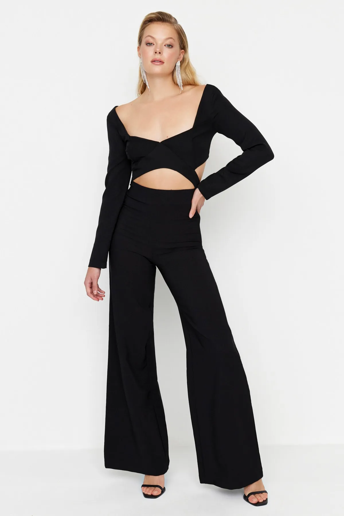 Trendyol Collection  Schwarze Webhose mit weitem Bein TPRAW23PL00025