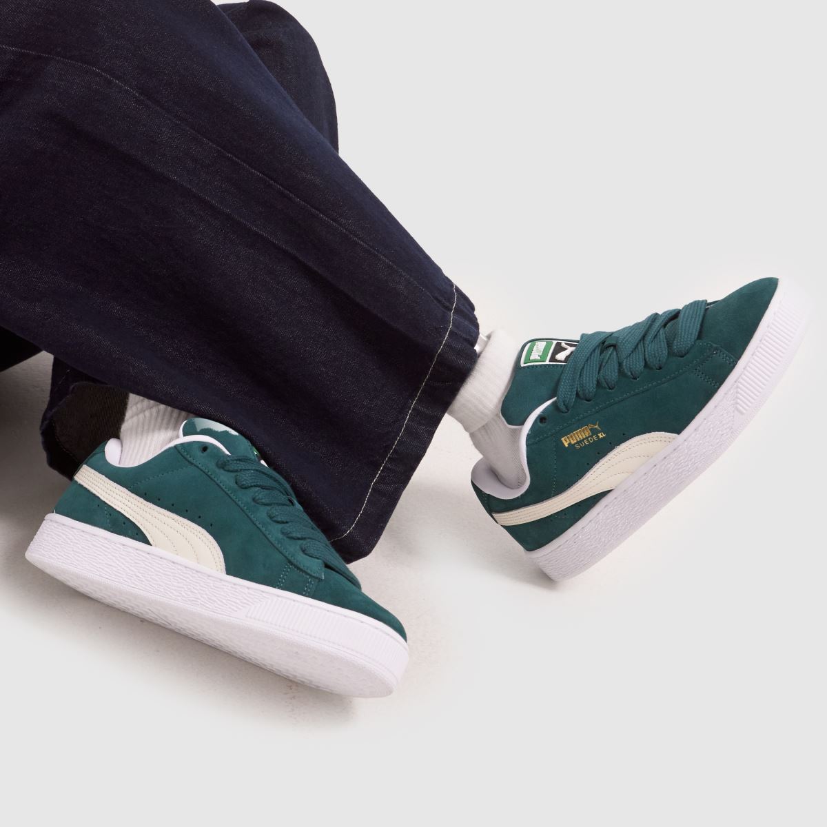 PUMA – Mörkgröna XL-sneakers i mocka