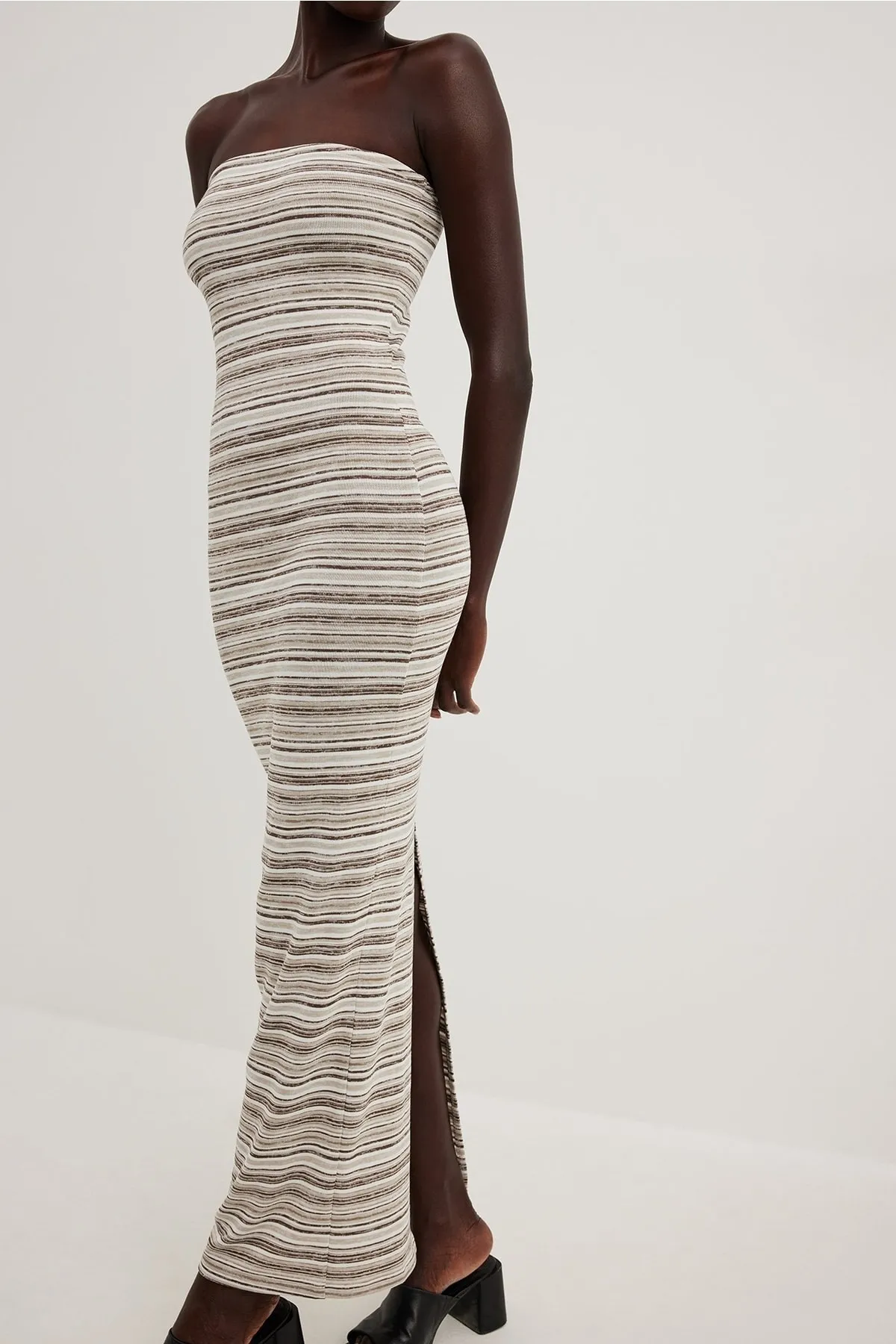 NA-KD  Gestreiftes Bandeau-Maxikleid