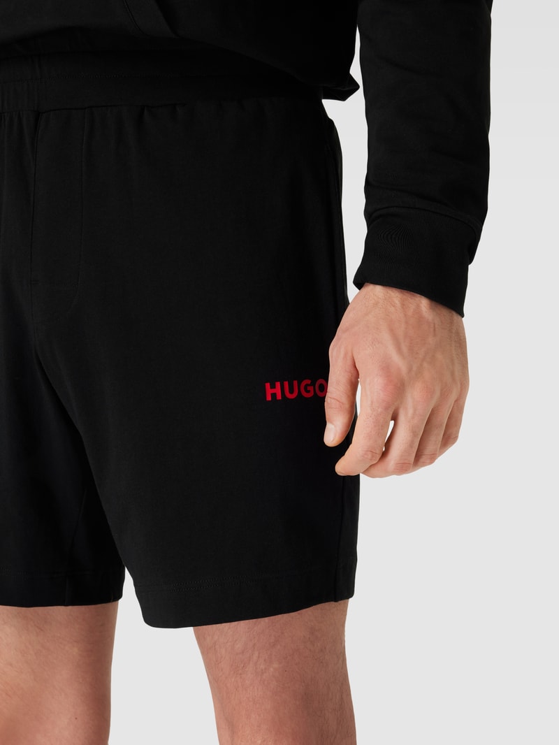 Shorts mit elastischem Bund und Label-Detail in schwarz