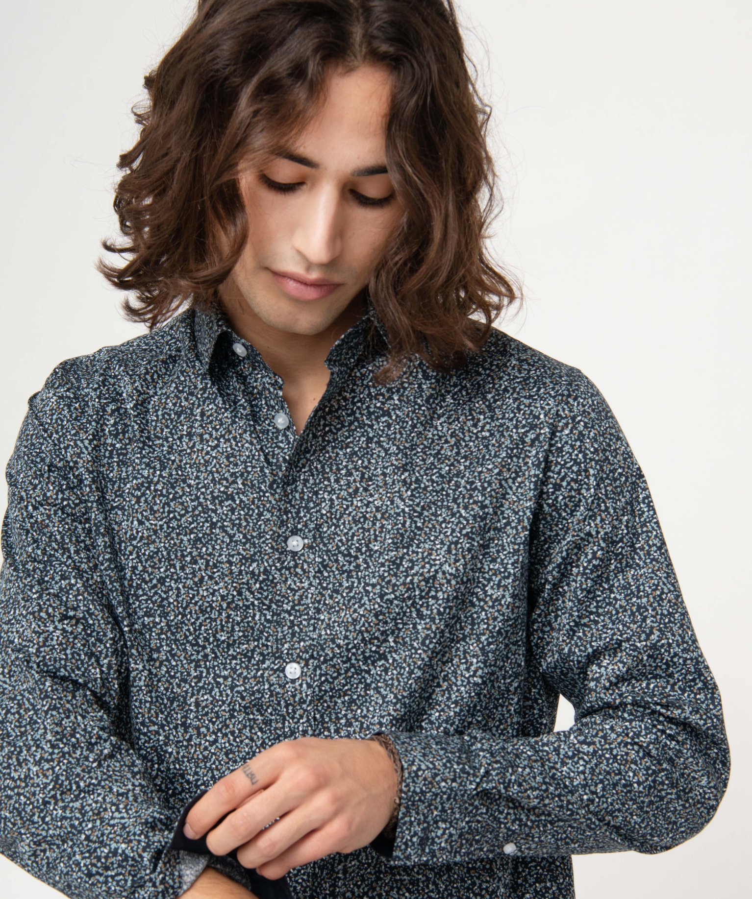 Chemise homme à manches longues coupe droite et motif fleuri imprime | GEMO