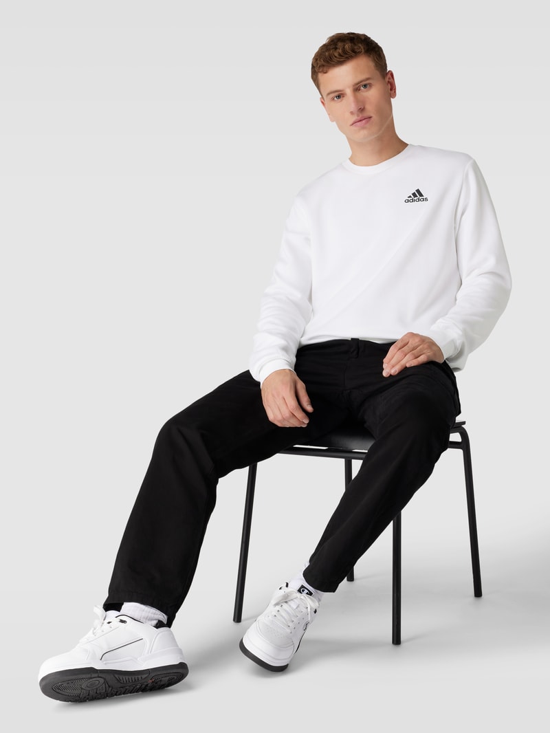 Sweatshirt mit Label-Stitching Modell 'FEELCOZY' in weiß