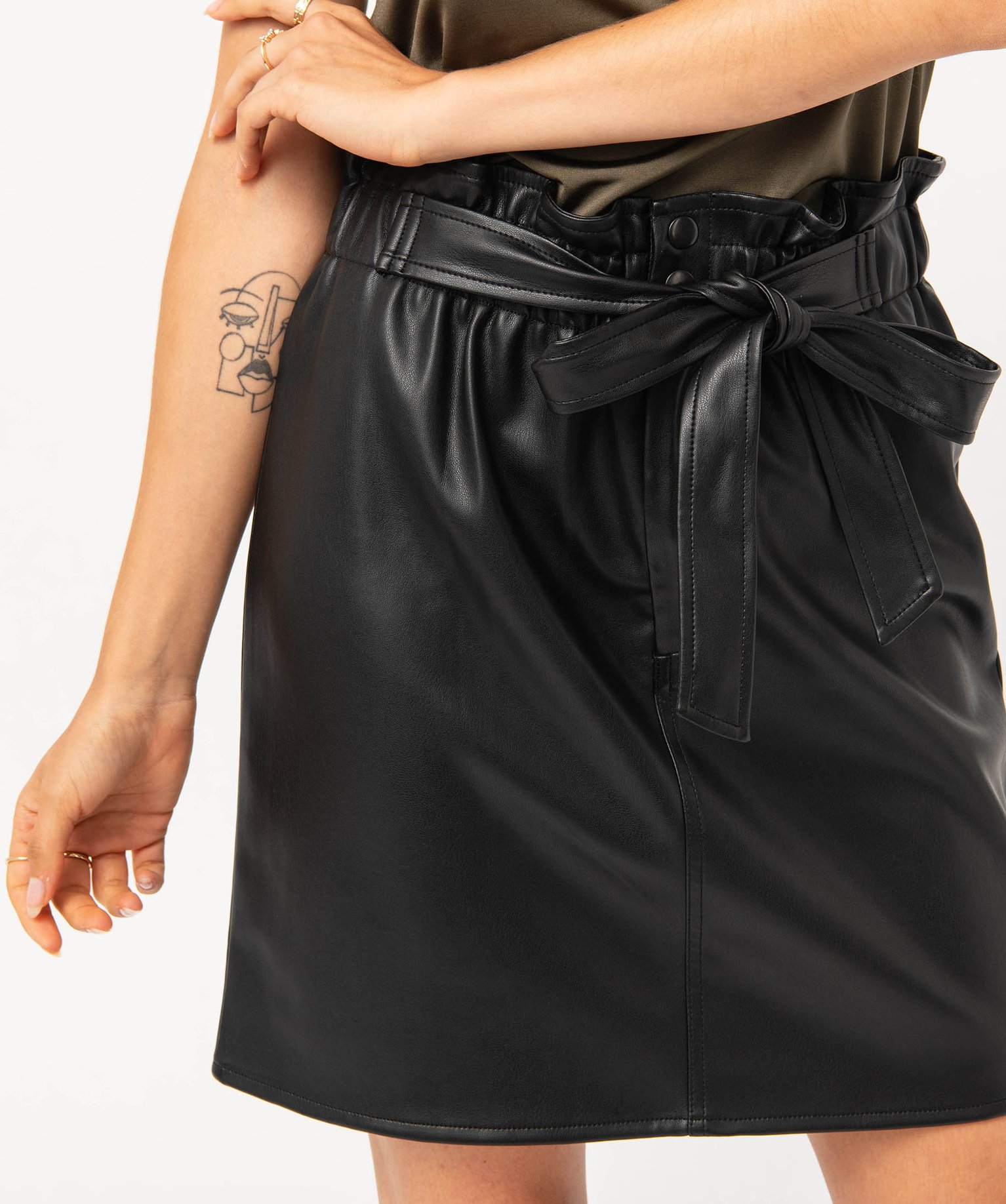 Jupe courte en synthétique cuir imitation femme noir | GEMO