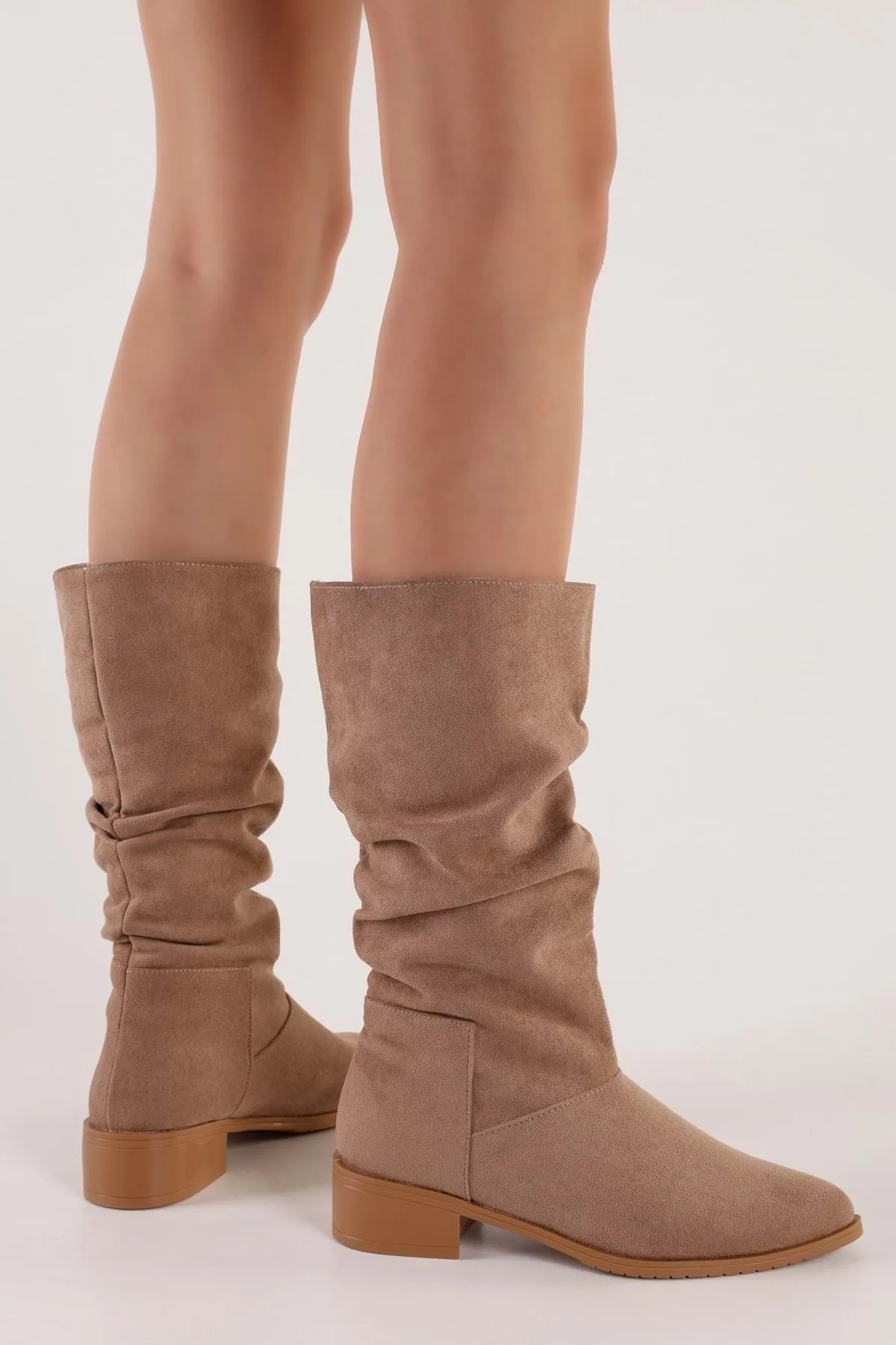 Shoeberry  Flache Damenstiefel „Jerica“ aus Nerz-Wildleder mit Zwickel, Nerz-Wildleder