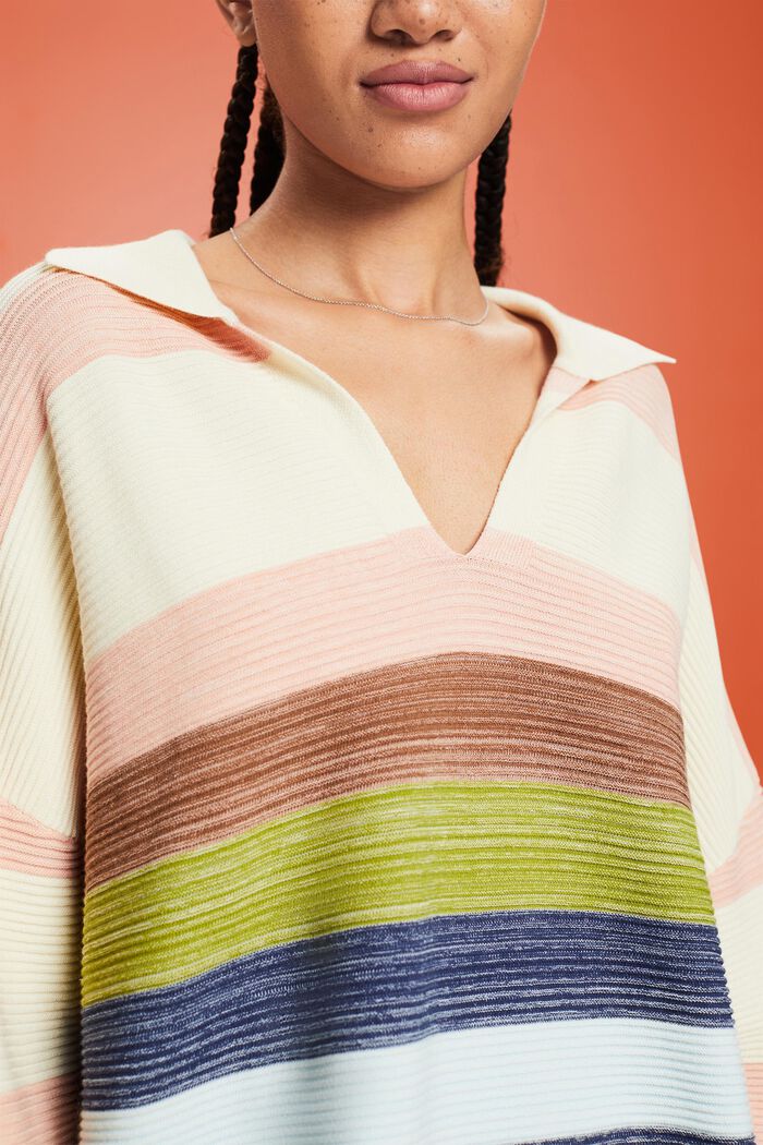 Gestreifter Pullover mit Polokragen und V-Ausschnitt