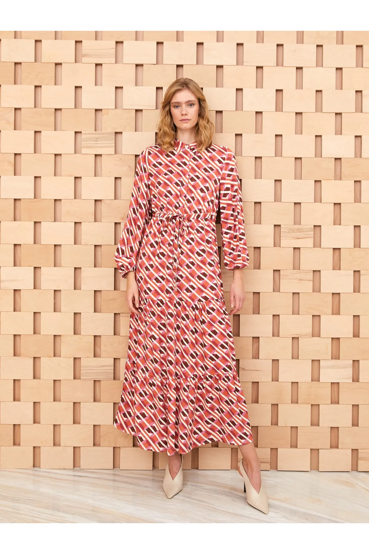 LC Waikiki  Gemustertes Langarm-Damenkleid mit Hemdkragen