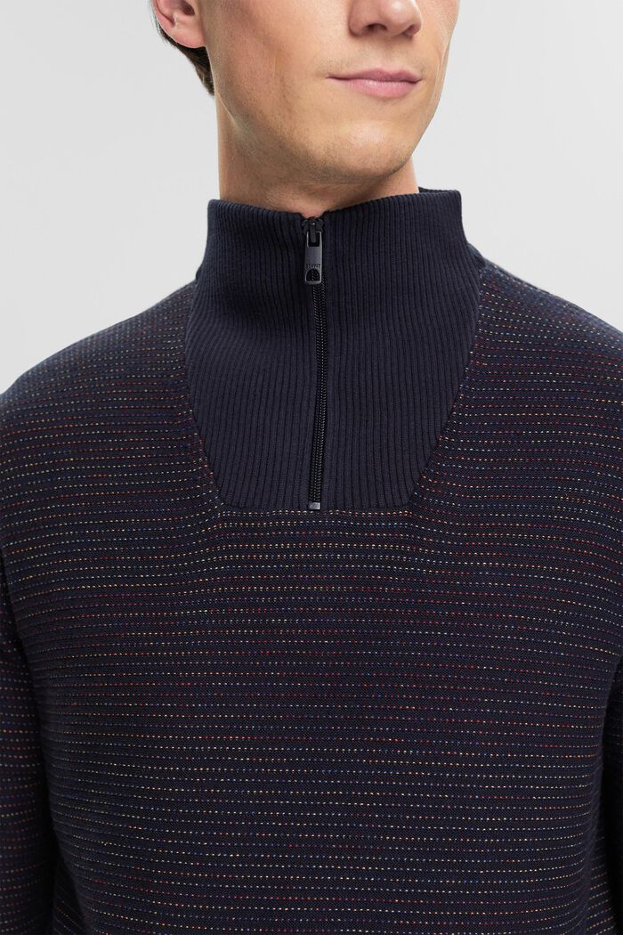 Strickpullover mit halbem Zipper und Streifen