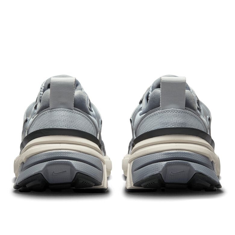 NIKE Wmns V2K Run pure platinum/mtlc cool grey-wolf grey