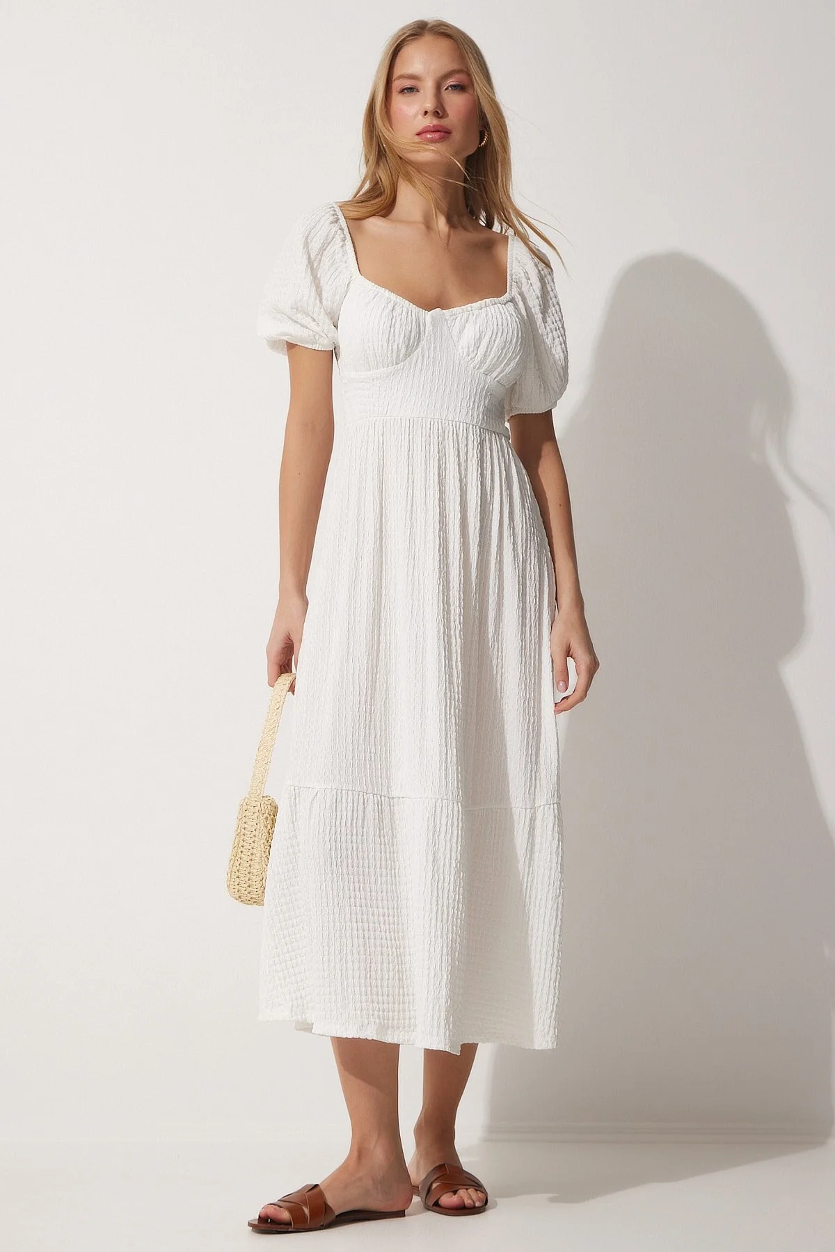 Happiness İstanbul  Strukturiertes Sommer-Strickkleid mit herzförmigem Ausschnitt