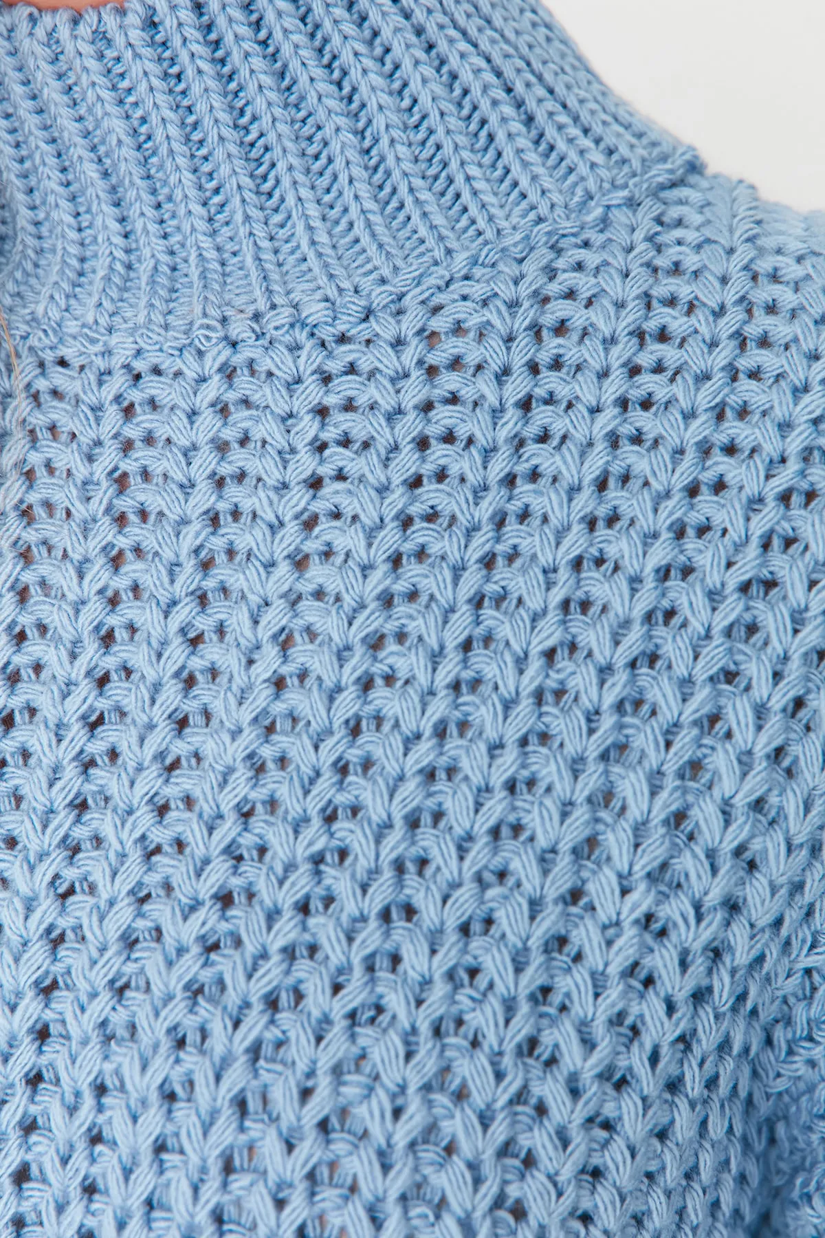 Trendyol Collection  Blauer, weich strukturierter Strickpullover mit Basic-Kragen und weiter Passform TWOAW23KZ01810