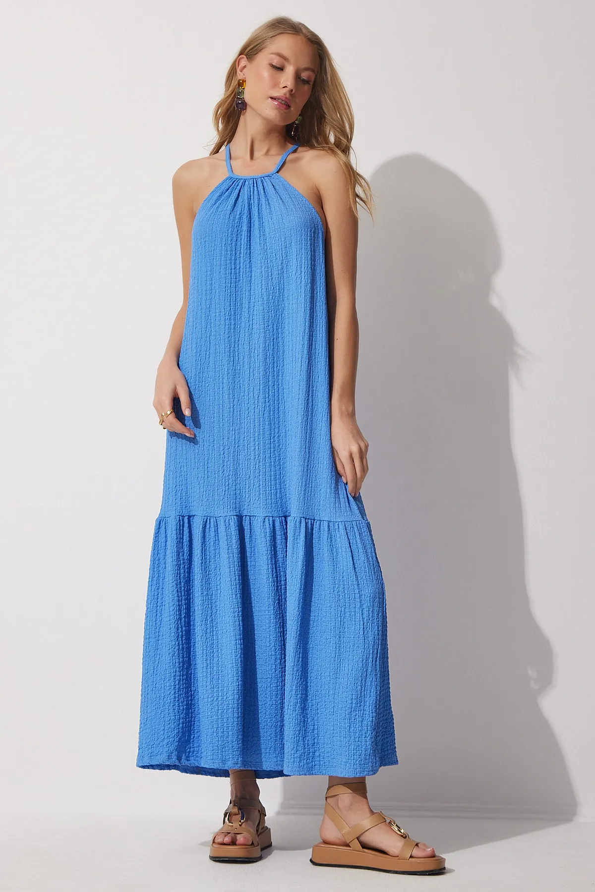 Happiness İstanbul  Blaues langes Sommerstrickkleid mit Trägern für Damen UB00025