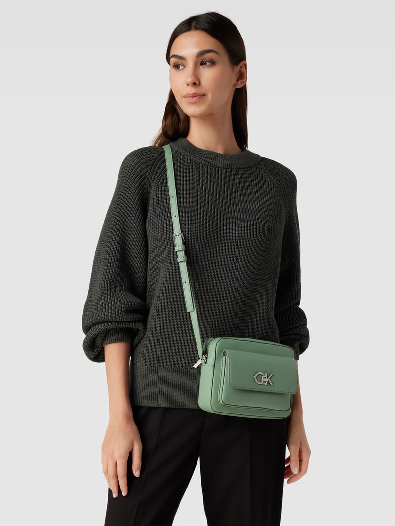 Umhängetasche in Leder-Optik in mint